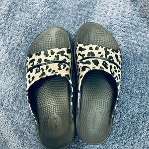 Leopard Print Slide Sandals - Black and Tan